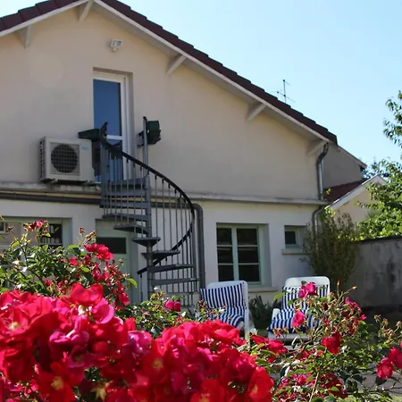 Meuble 2* Climatise Dans Un Quartier Calme * Dijon