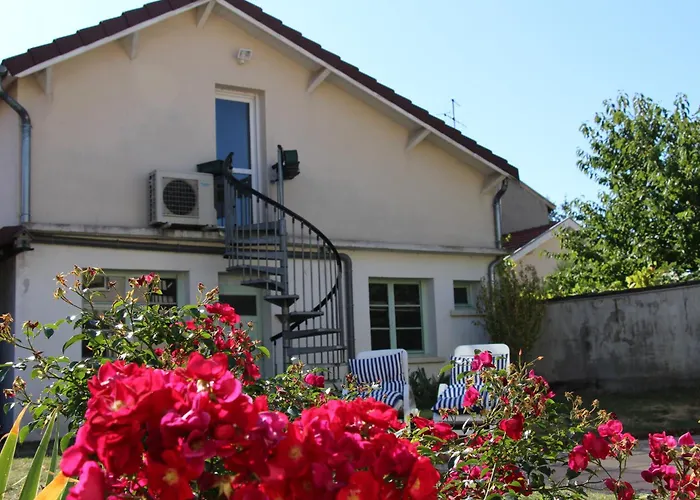 Meuble 2* Climatise Dans Un Quartier Calme * Dijon