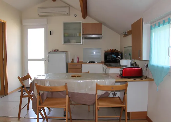 Meuble 2* Climatise Dans Un Quartier Calme Dijon