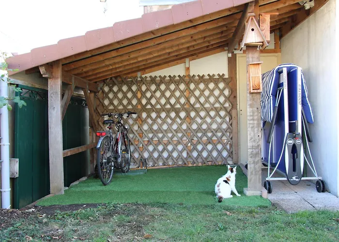 Meuble 2* Climatise Dans Un Quartier Calme *